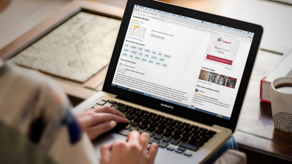 Customer shopping reviews on Amazon